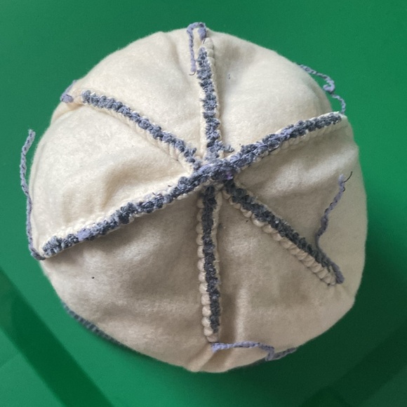 Fleece-lined snowflake grey beanie - Picture 11 of 15